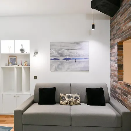 Le Marais Pl De La Bastille 3bd 3bth For 10 Guests Parigi