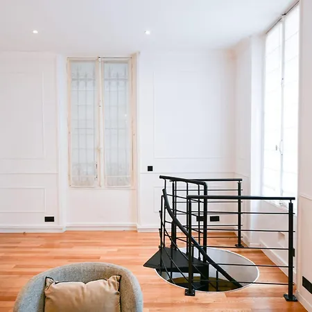 Le Marais Pl De La Bastille 3bd 3bth For 10 Guests Parigi